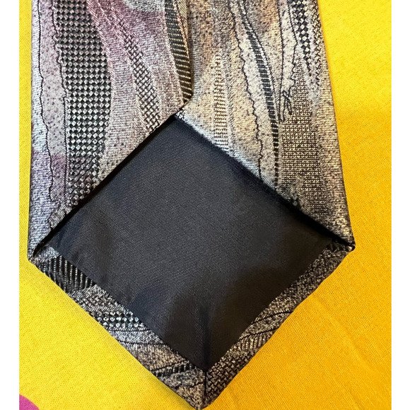 Italian Handmade Silk Abstract Watercolor Tie - Picture 3 of 3